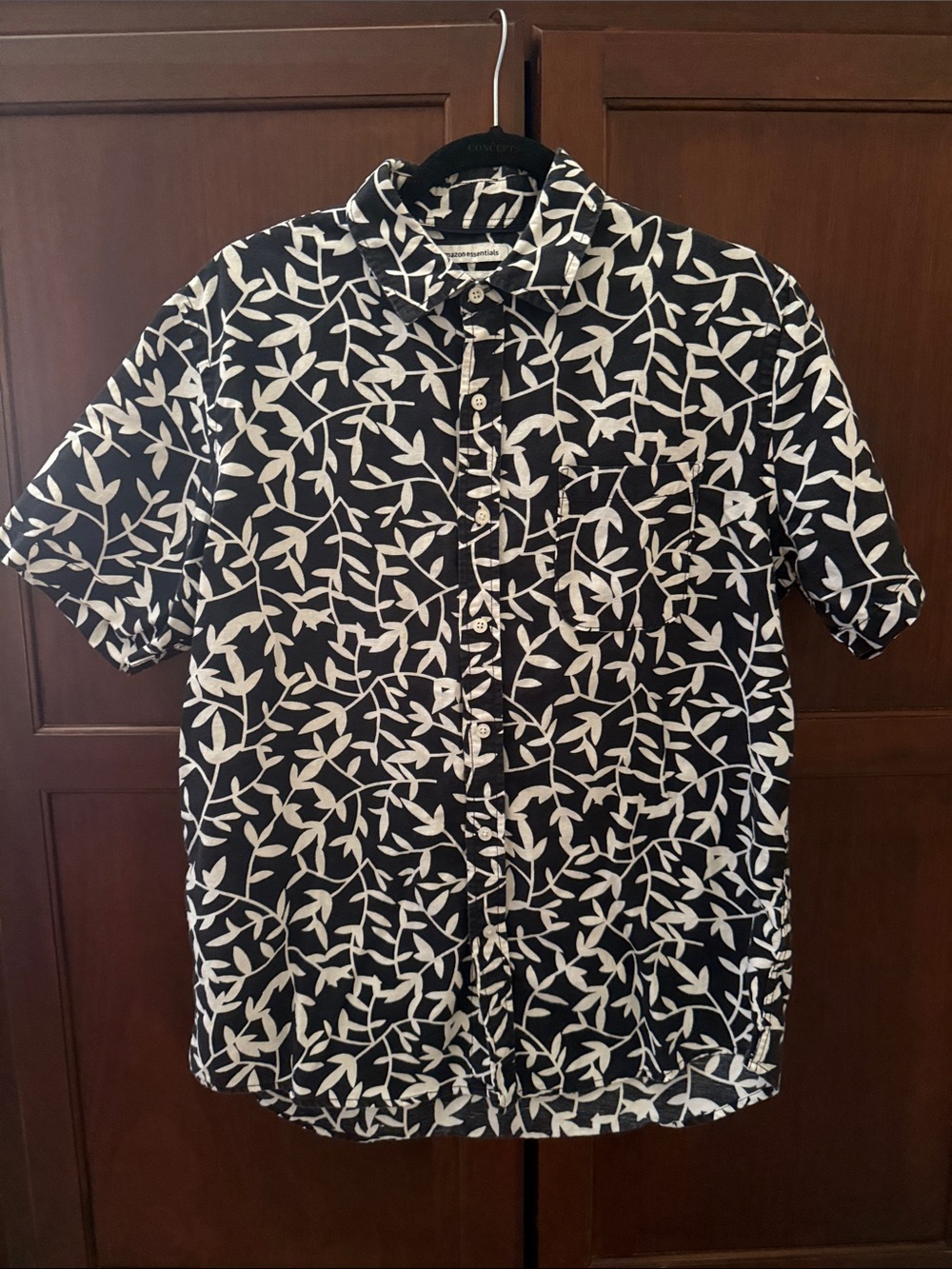 Amazon Essentials Black Short-Sleeve Button-Down Shirt with White Leaf Print